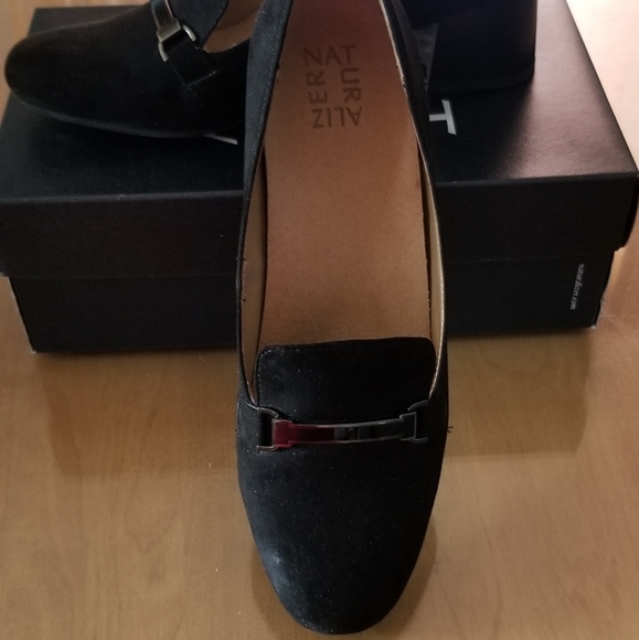 Naturalizer Black faux suede shoes - Picture 3 of 3